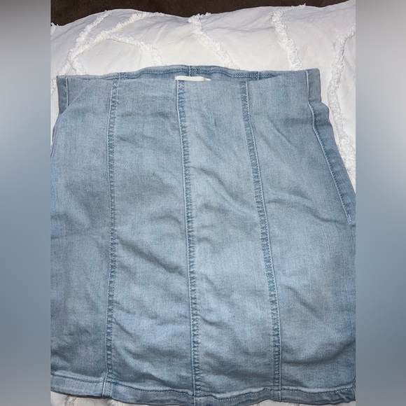 Lightly worn denim skirt - Picture 4 of 4